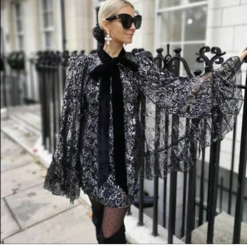 H&M The Vampire’s Wife Black Cape Medium Large